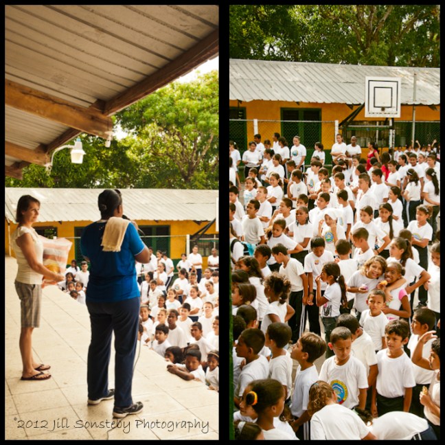 Presentation of the volleyball and net to the public school of Utila, Honduras.
