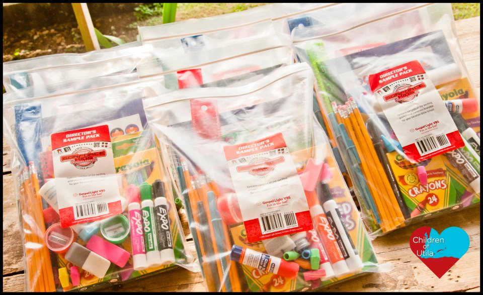 11 packages of teaching supplies from donors were organized, assembled and given to teachers at the public school in Utila, Honduras.